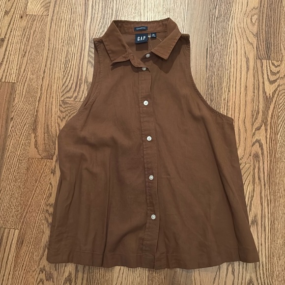 GAP Sleeveless Shirt - Picture 1 of 3